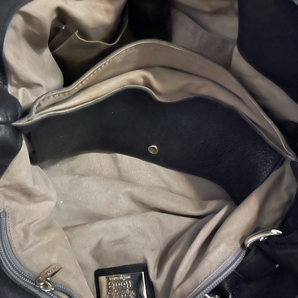 Elegant Roots Black Authentic Leather Handbag - Picture 6 of 6